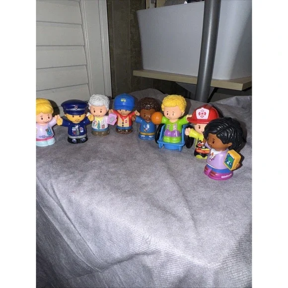 Fisher-Price Little People 2021 Community Heros Set Of 8 - Picture 1 of 5